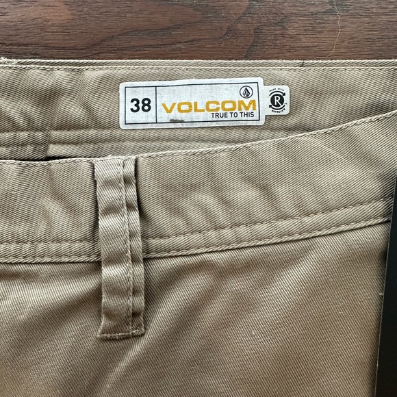 NWT khaki shorts - Picture 3 of 5